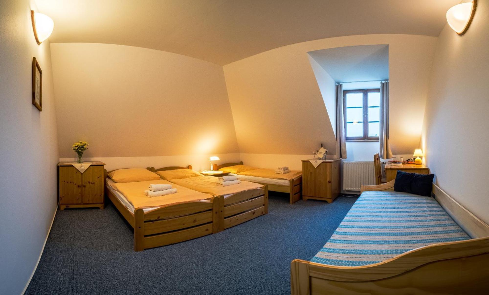 Klaster Hejnice - Vzdelavaci, Konferencni A Poutni Dum Buitenkant foto